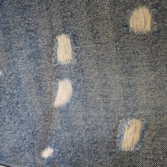 Zara Trafaluc Denimwear Distressed Skirt. - Picture 6 of 7